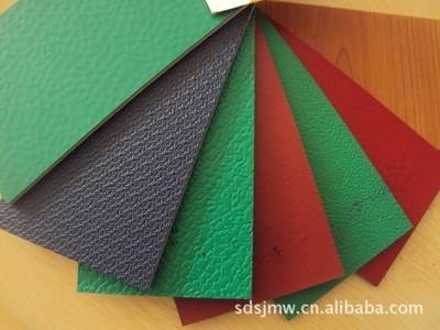 室內運動地板選購指南 塑料、塑膠與橡膠地板的比較